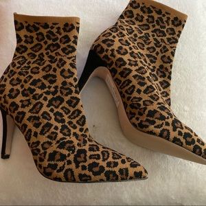Brand New leopard print knit bootie sz 7.5